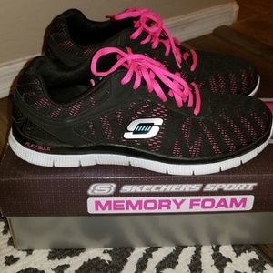 Sketchers Memory Foam Sketch-Knit Size 9.5